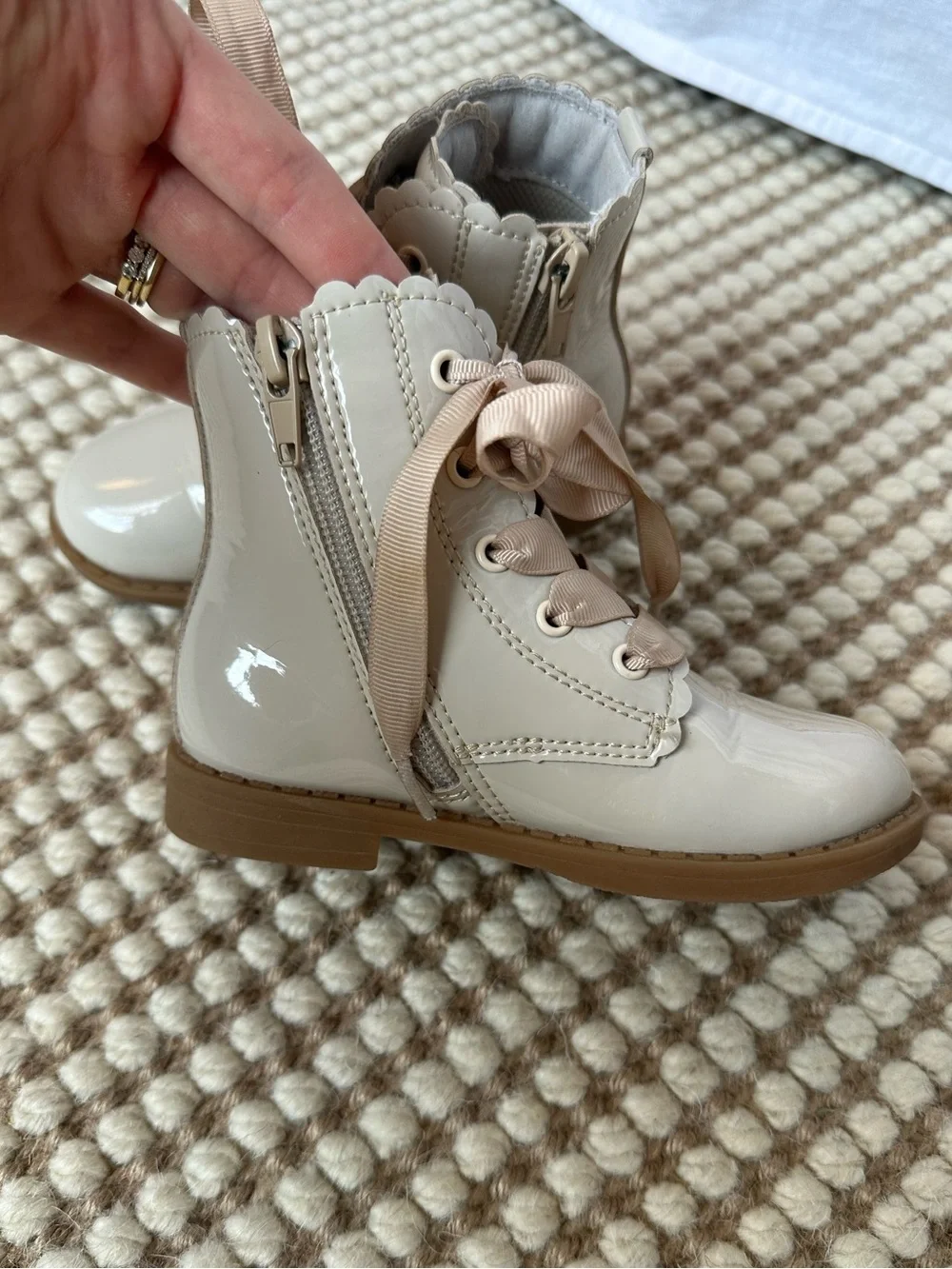L’amour Josephine Scallop Boot Patent Cream size 7 (Toddler)